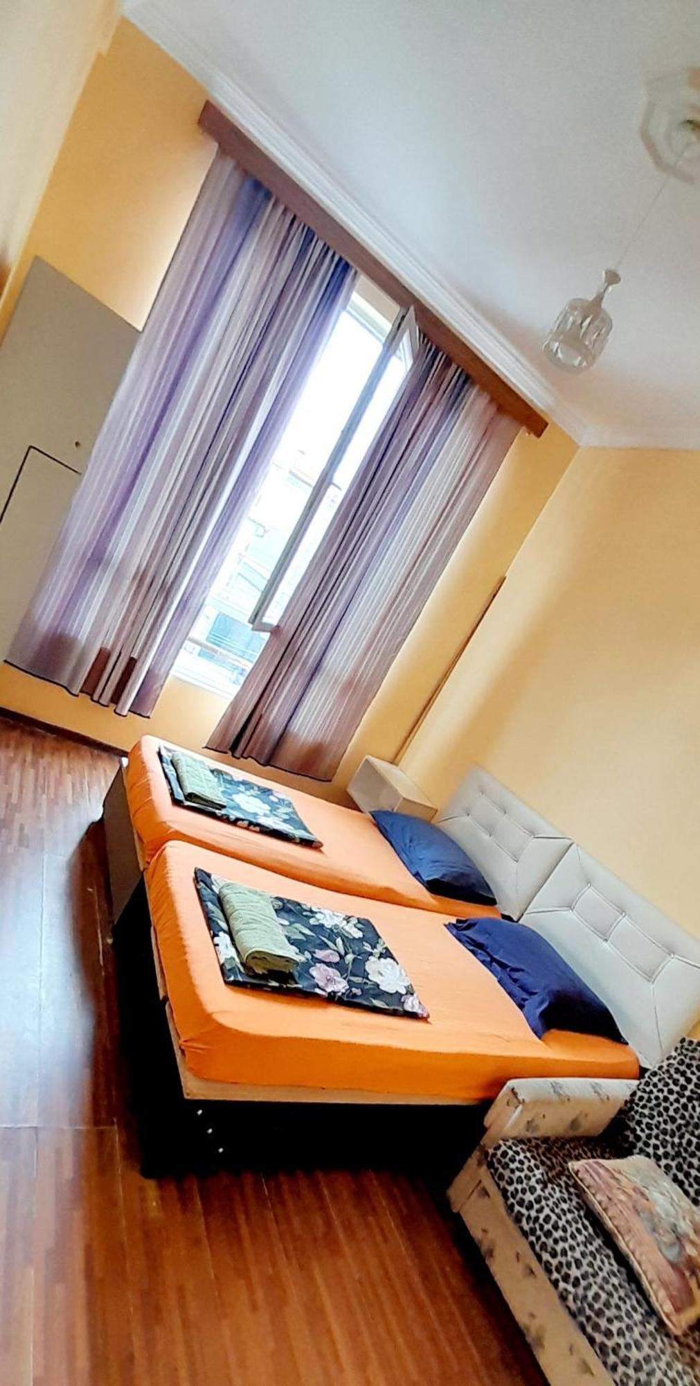 Guesthouse Qeti Batumi Exteriör bild